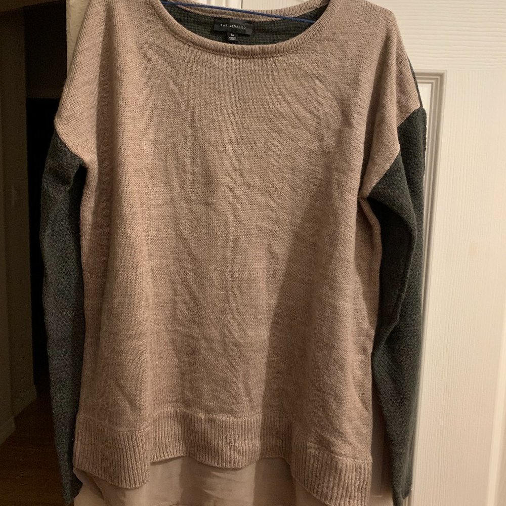 The Limited pull over long sleeve sweater M